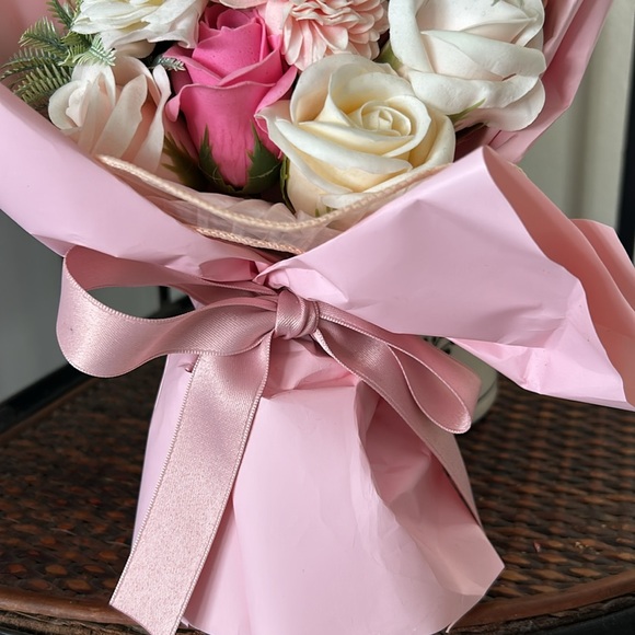 Artificial Flower bouquet - Picture 3 of 8